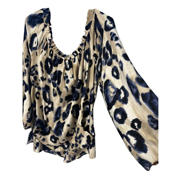 St. John Animal Print Blouse WOMEN L Loose Fit Beige & Navy Long Sleeves Ruffled - Picture 3 of 8